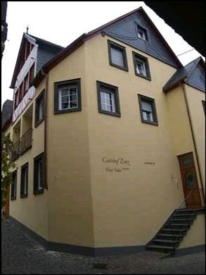 Gutshof Zenz - Elternhaus der Deutschen Weinkönigin 2025/26 Anna
