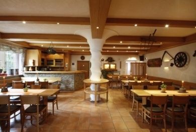 Weingut - Weinstube - Gästezimmer Fröhliches Weinfass