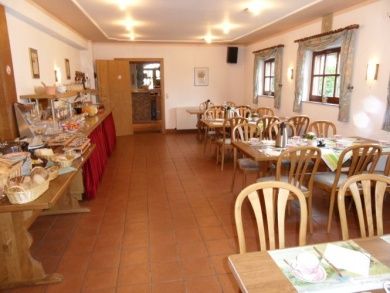 Weingut - Weinstube - Gästezimmer Fröhliches Weinfass