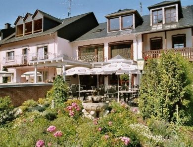 Cafe Weinhaus Alt Reinsport mit Moselblick