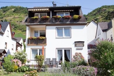 Weingut Peter Beuter & Ferienwohnung-Pension Haus Katharina & Haus Anna - Straußwirtschaft an der Mosel