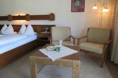 Ferienwohnung Mosel Panorama  Nr. 7 im Haus Berghof  Weitblick ins Moseltal  2 Doppelschlafzimmer - jedes mit eigener Du/WC - WLAN  kostenlos