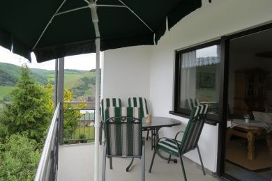 Ferienwohnung Mosel Panorama  Nr. 7 im Haus Berghof  Weitblick ins Moseltal  2 Doppelschlafzimmer - jedes mit eigener Du/WC - WLAN  kostenlos