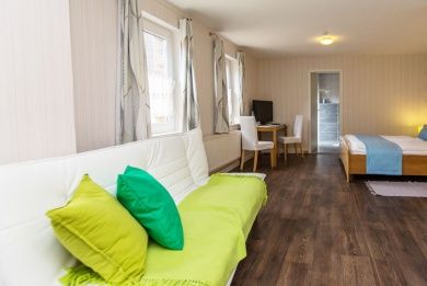 Haus Schwarzenberg - Ein guter Ausgangspunkt für Ihre Aktivitäten und Ferienwohnung mit Blick auf die Mosel (bis zu 4 Personen)