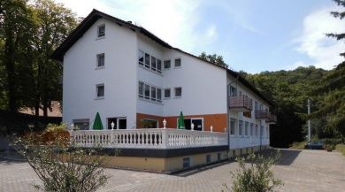 Burg-Hotel • Das Bikerhotel in der Nordpfalz