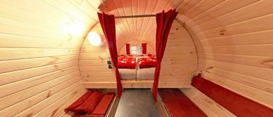 Schlafen im Campingfass