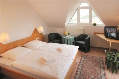 Burg-Hotel • Das Bikerhotel in der Nordpfalz