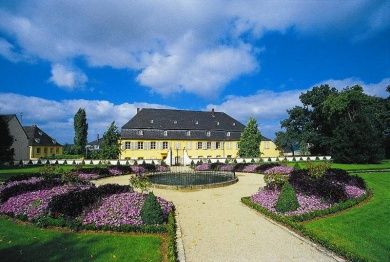 Palais 1733 und der Park von Nell
