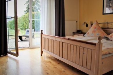 Weingut, Gästehaus und Straußwirtschaft Merz