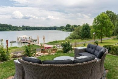 ****S Lakeside Resort Michaela