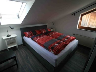 Ferienwohnung Dreiburgenblick und Ferienwohnung Gardenlounge