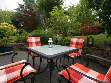 Ferienwohnung Dreiburgenblick und Ferienwohnung Gardenlounge