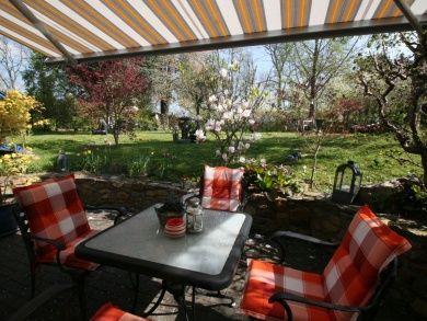 Ferienwohnung Dreiburgenblick und Ferienwohnung Gardenlounge