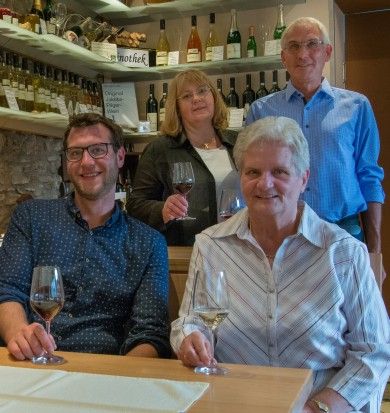 FamilienWeingut Feser mit Vinothek, ****Ferienwohnungen & Erlebnis