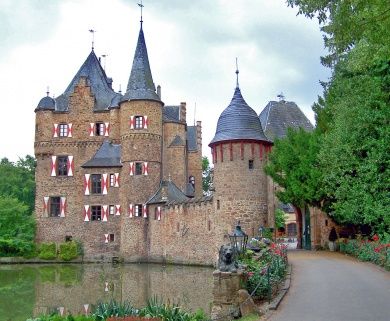 castle-1688533_1280 (1).jpg
