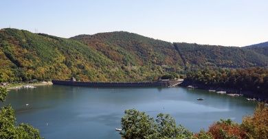 lake-2185546_1280.jpg