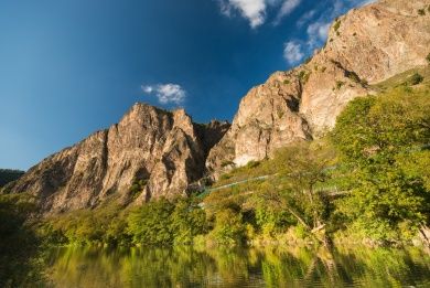 Nahetal zu Füßen der Rotenfels-Steilwand.jpg
